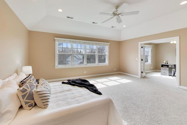 1212 W Clarendon Road, Arlington Heights, IL 60004