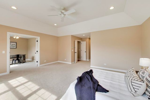 1212 W Clarendon Road, Arlington Heights, IL 60004