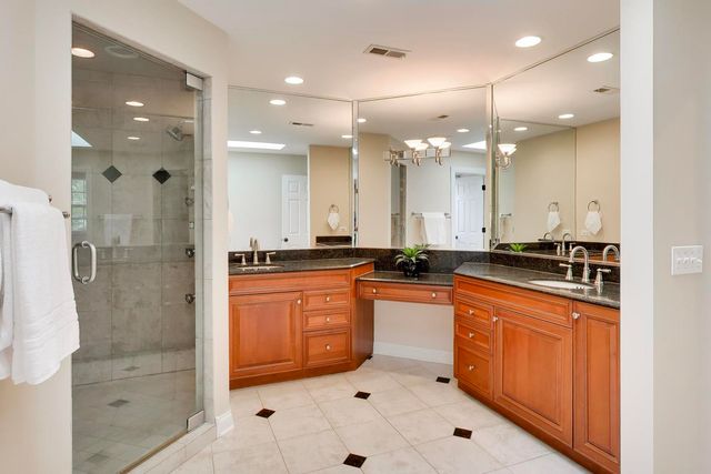 1212 W Clarendon Road, Arlington Heights, IL 60004