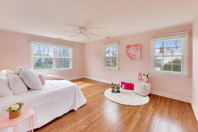 1212 W Clarendon Road, Arlington Heights, IL 60004
