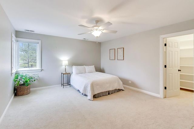 1212 W Clarendon Road, Arlington Heights, IL 60004