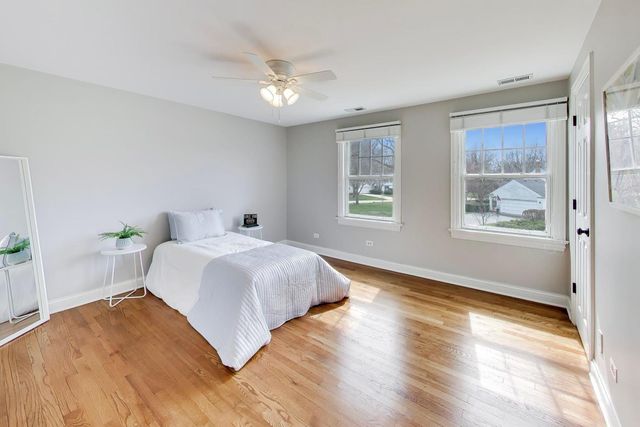 1212 W Clarendon Road, Arlington Heights, IL 60004