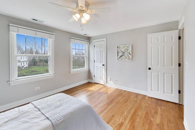 1212 W Clarendon Road, Arlington Heights, IL 60004