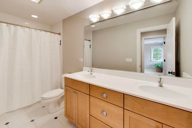 1212 W Clarendon Road, Arlington Heights, IL 60004