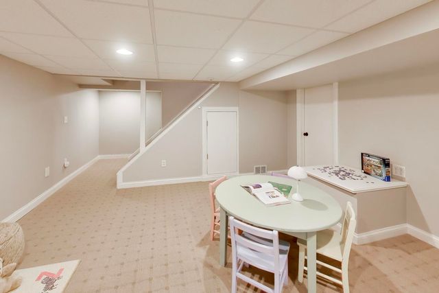 1212 W Clarendon Road, Arlington Heights, IL 60004