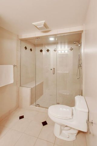 1212 W Clarendon Road, Arlington Heights, IL 60004