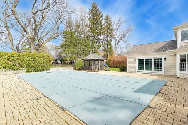 1212 W Clarendon Road, Arlington Heights, IL 60004