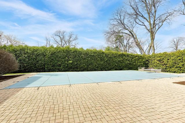 1212 W Clarendon Road, Arlington Heights, IL 60004