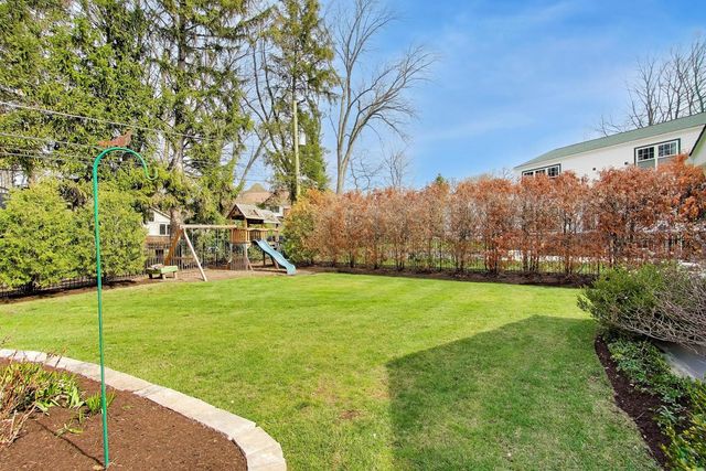 1212 W Clarendon Road, Arlington Heights, IL 60004