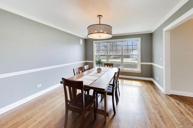 1212 W Clarendon Road, Arlington Heights, IL 60004
