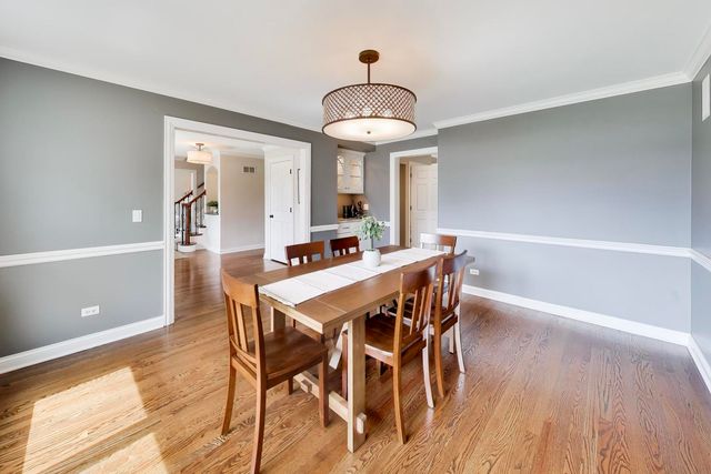 1212 W Clarendon Road, Arlington Heights, IL 60004