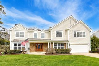 1212 W Clarendon Road, Arlington Heights, IL 60004