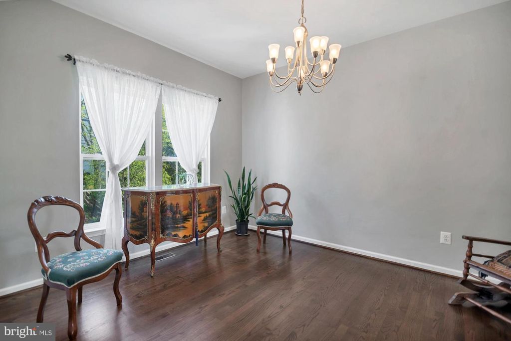 Image 19 of property listing at 1810 BEECH CT, Frederick, MD 21701