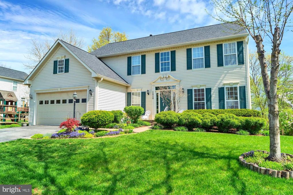 Image 2 of property listing at 1810 BEECH CT, Frederick, MD 21701