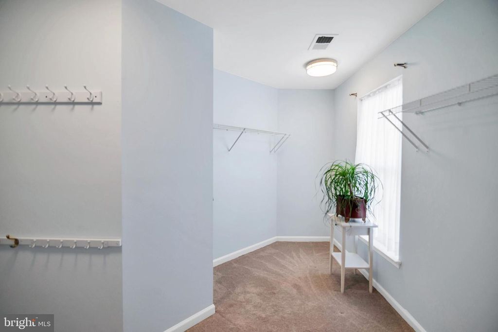 Image 36 of property listing at 1810 BEECH CT, Frederick, MD 21701