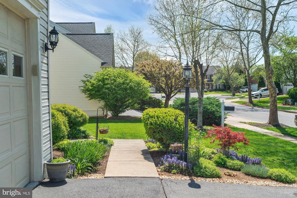 Image 4 of property listing at 1810 BEECH CT, Frederick, MD 21701