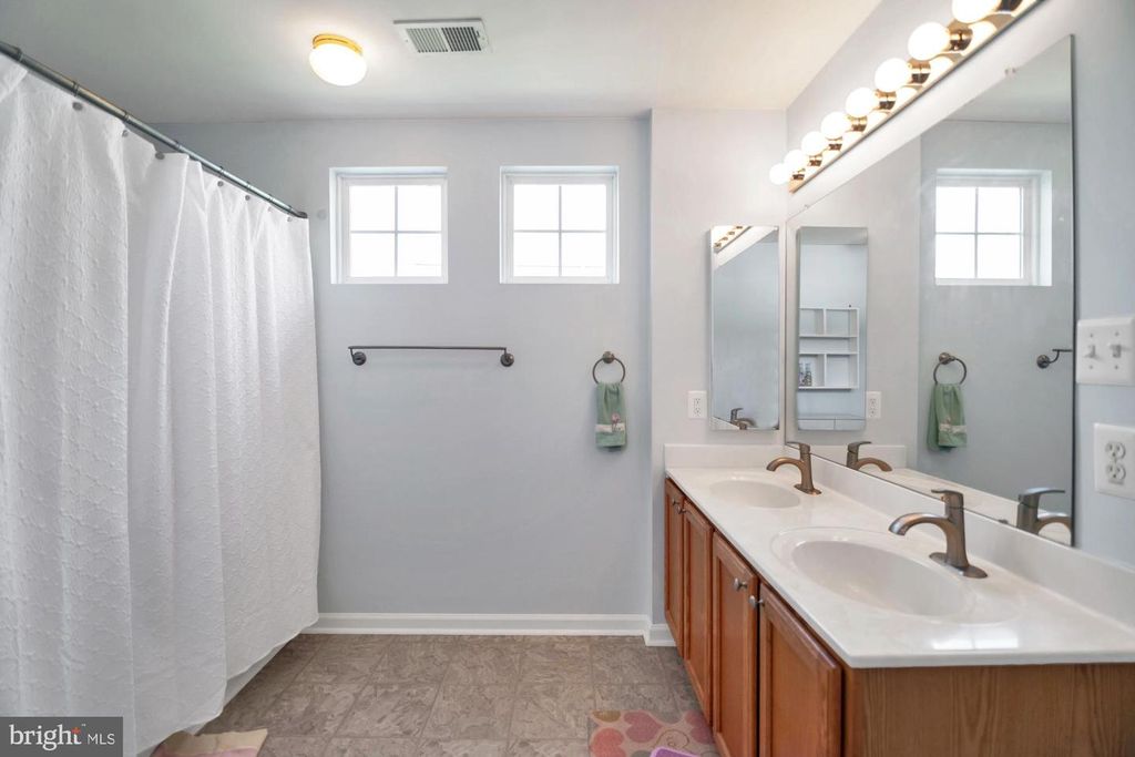 Image 42 of property listing at 1810 BEECH CT, Frederick, MD 21701