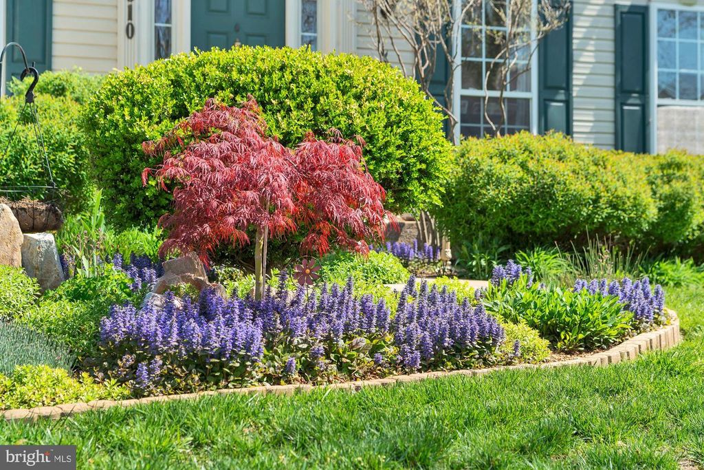 Image 5 of property listing at 1810 BEECH CT, Frederick, MD 21701