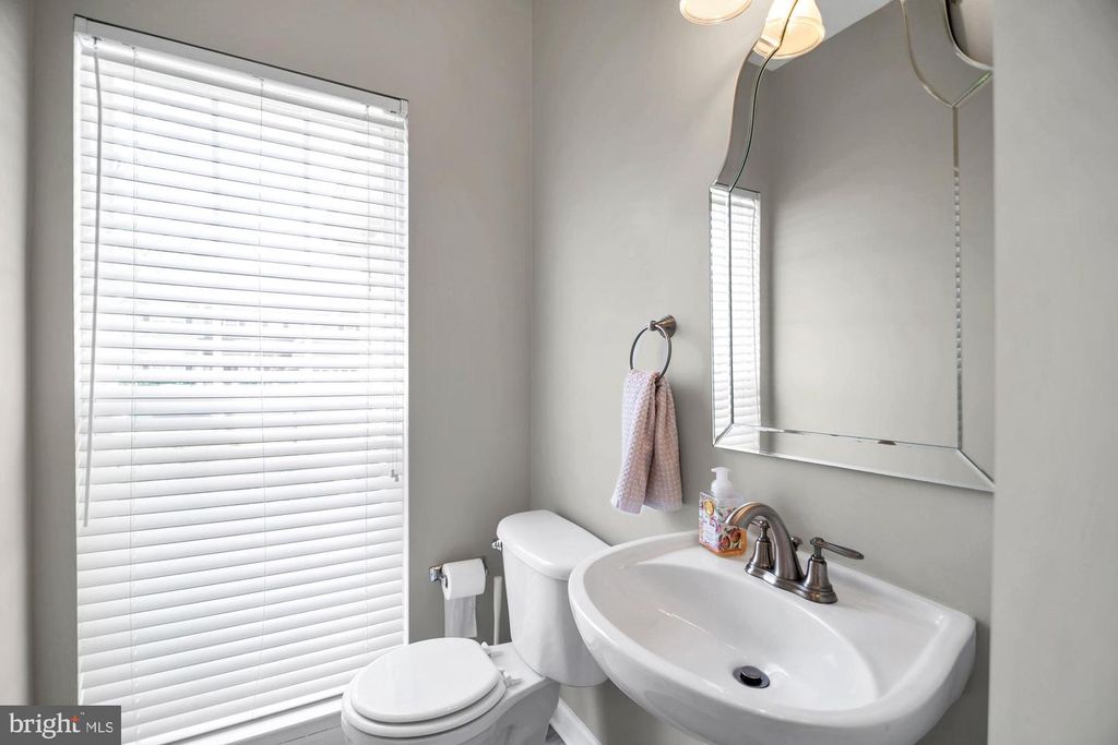 Image 48 of property listing at 1810 BEECH CT, Frederick, MD 21701