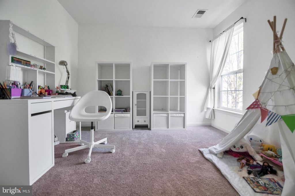 Image 61 of property listing at 1810 BEECH CT, Frederick, MD 21701