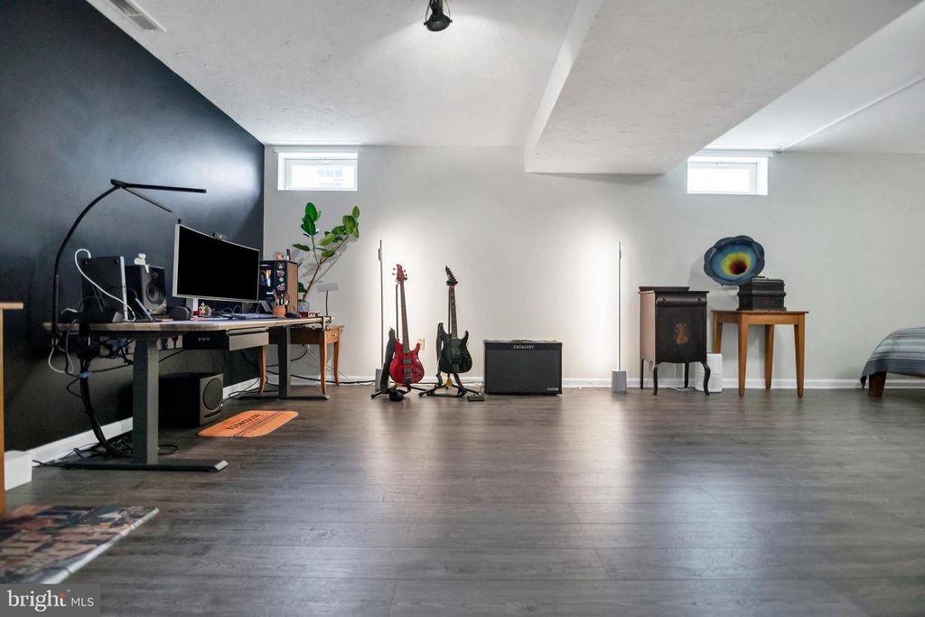 Image 71 of property listing at 1810 BEECH CT, Frederick, MD 21701