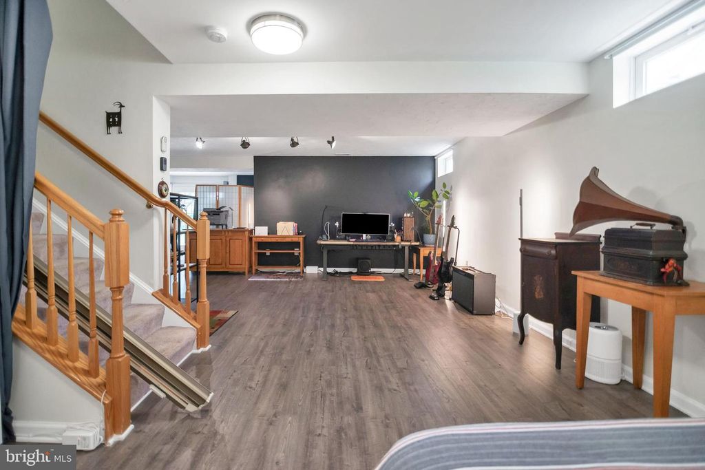 Image 72 of property listing at 1810 BEECH CT, Frederick, MD 21701