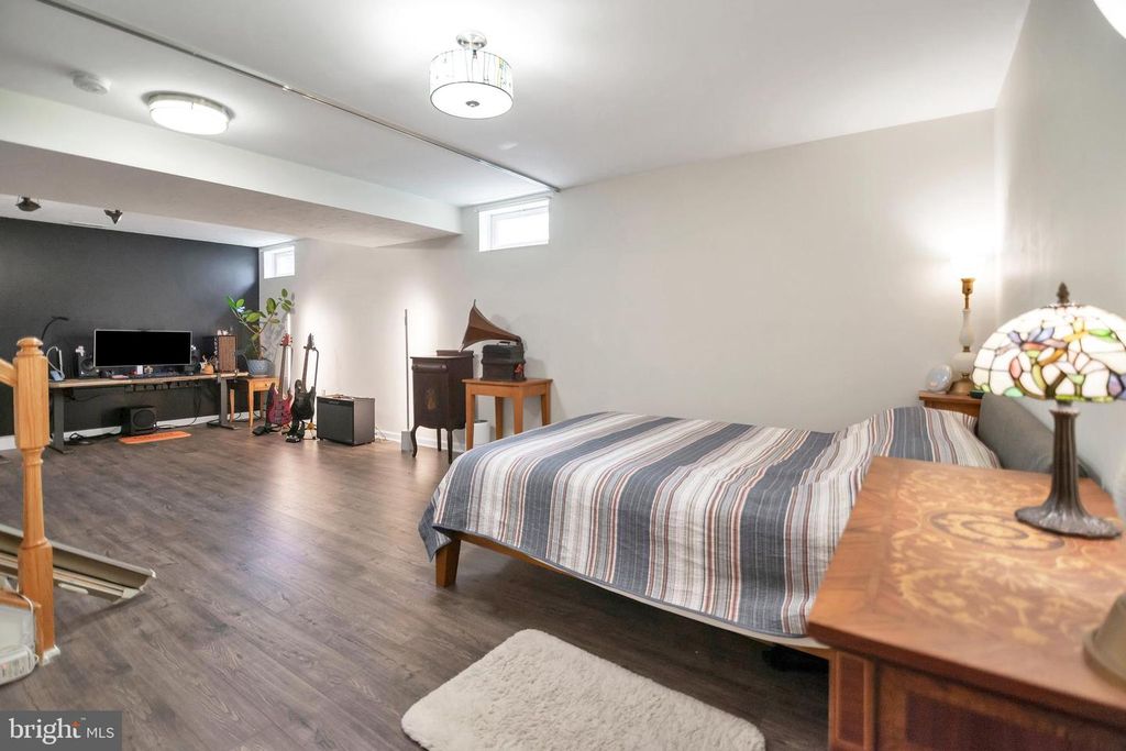 Image 73 of property listing at 1810 BEECH CT, Frederick, MD 21701