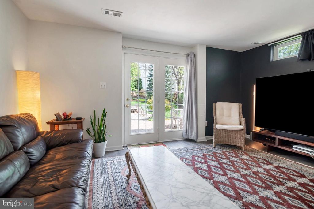 Image 75 of property listing at 1810 BEECH CT, Frederick, MD 21701