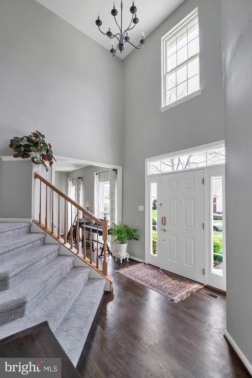 Image 8 of property listing at 1810 BEECH CT, Frederick, MD 21701