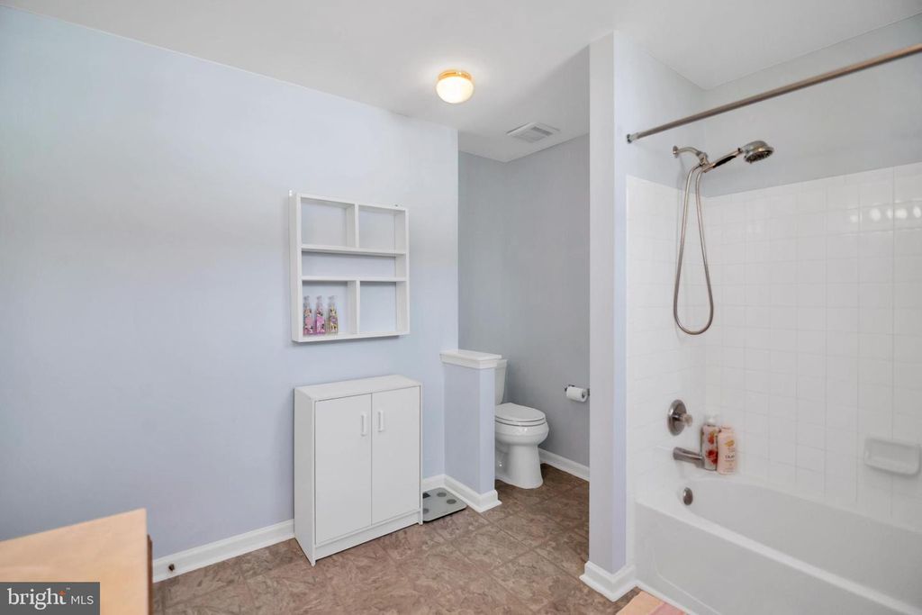 Image 78 of property listing at 1810 BEECH CT, Frederick, MD 21701