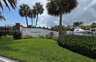 450 Paradise Isle Boulevard 109, Hallandale Beach, FL 33009