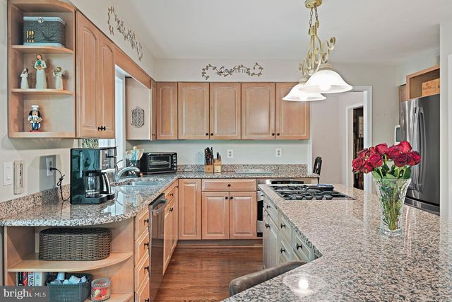 9830 FAUST DR, Vienna, VA 22182