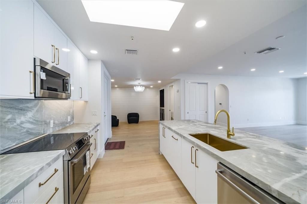 780 5th AVE S 305, NAPLES, FL 34102 — exterior