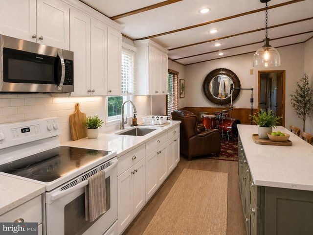 613 STREAM VIEW DR, North Wales, PA 19454