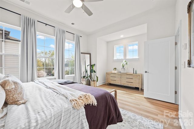 3225 Zenith Lane, Charlotte, NC 28205