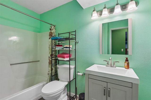 4829 86th Street 19, Urbandale, IA 50322