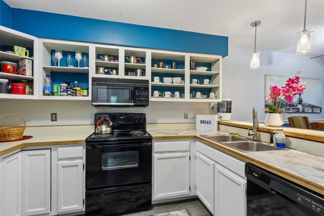 4829 86th Street 19, Urbandale, IA 50322