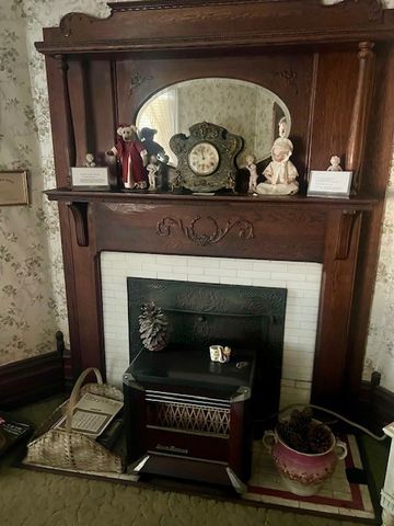 209 N Preston Street, Ennis, TX 75119