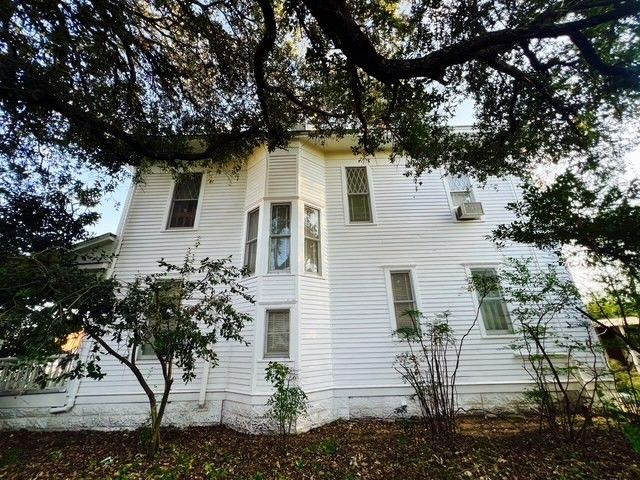 209 N Preston Street, Ennis, TX 75119