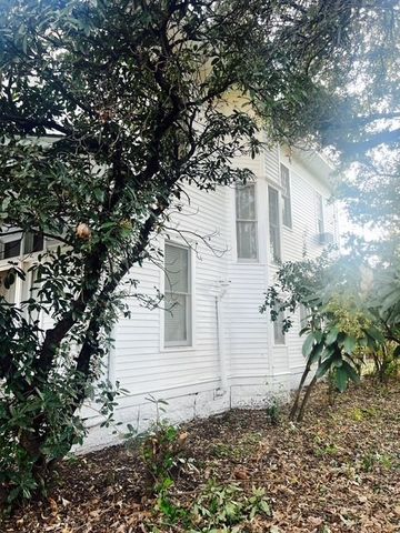 209 N Preston Street, Ennis, TX 75119