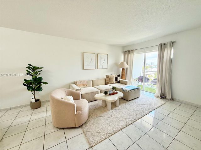 400 Kings Point Dr 928, Sunny Isles Beach, FL 33160
