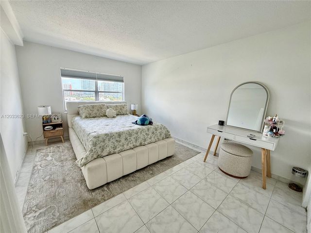 400 Kings Point Dr 928, Sunny Isles Beach, FL 33160