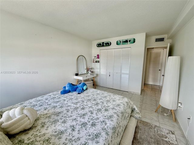 400 Kings Point Dr 928, Sunny Isles Beach, FL 33160