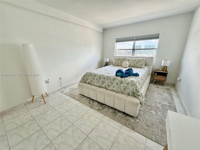 400 Kings Point Dr 928, Sunny Isles Beach, FL 33160