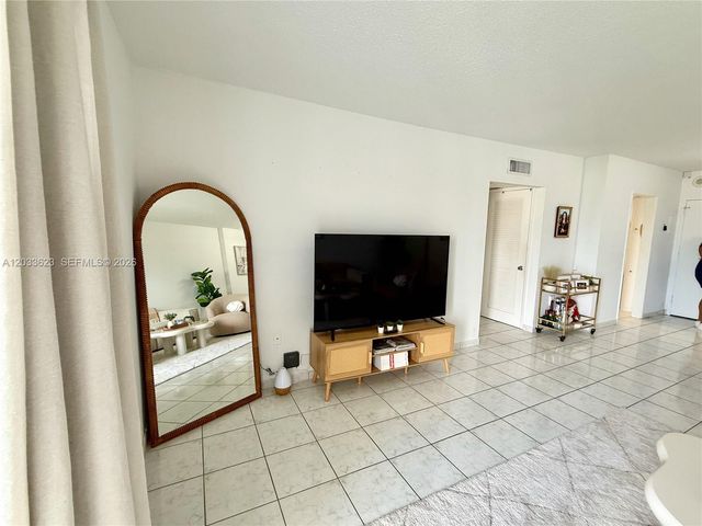 400 Kings Point Dr 928, Sunny Isles Beach, FL 33160