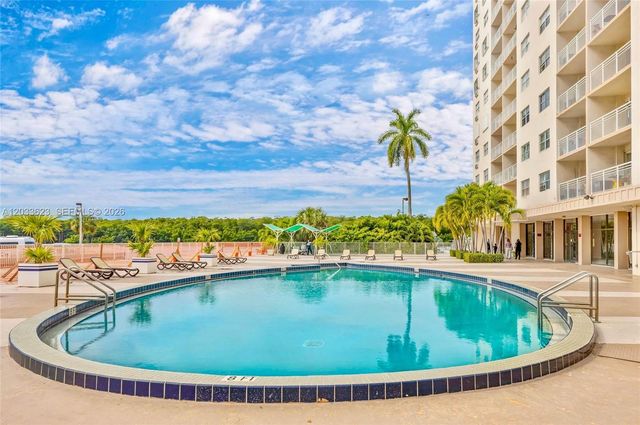 400 Kings Point Dr 928, Sunny Isles Beach, FL 33160