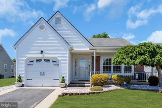 5 VIENNA DR, Toms River, NJ 08757
