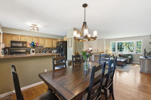 11 Hillside Dr, Clinton Town, NJ 08809
