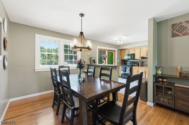 11 Hillside Dr, Clinton Town, NJ 08809