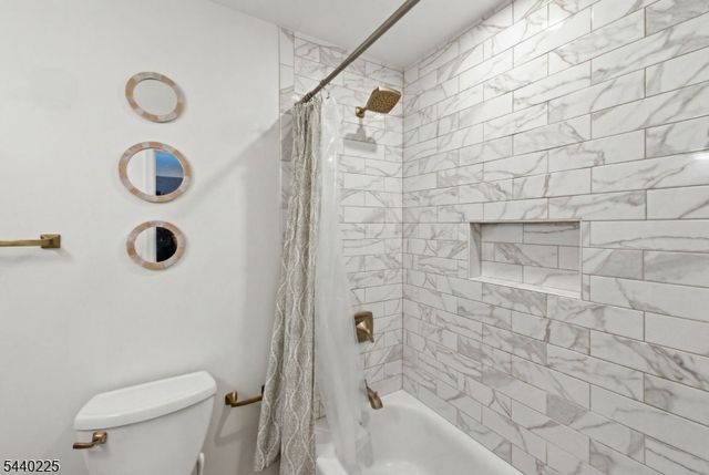 11 Hillside Dr, Clinton Town, NJ 08809